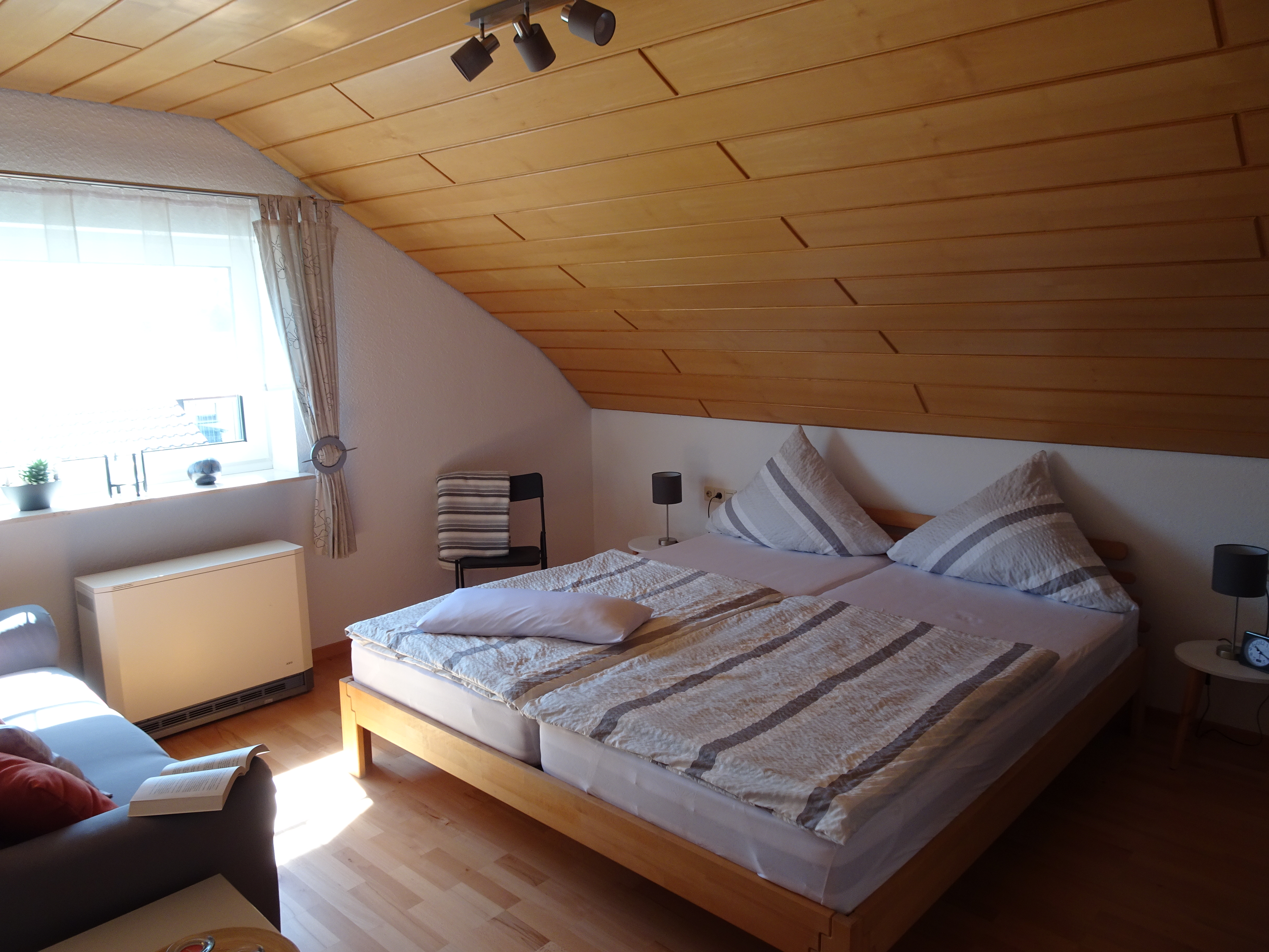 Schlafzimmer 1